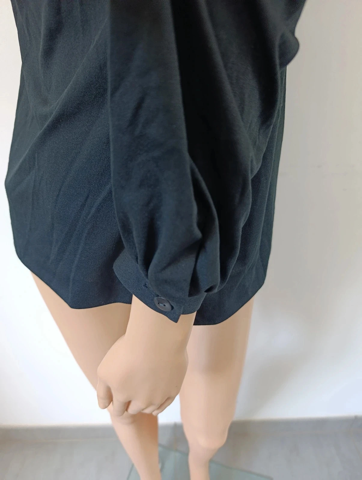 Blusa negra de cuello alto con botones, mangas largas - Talla L – photo 8